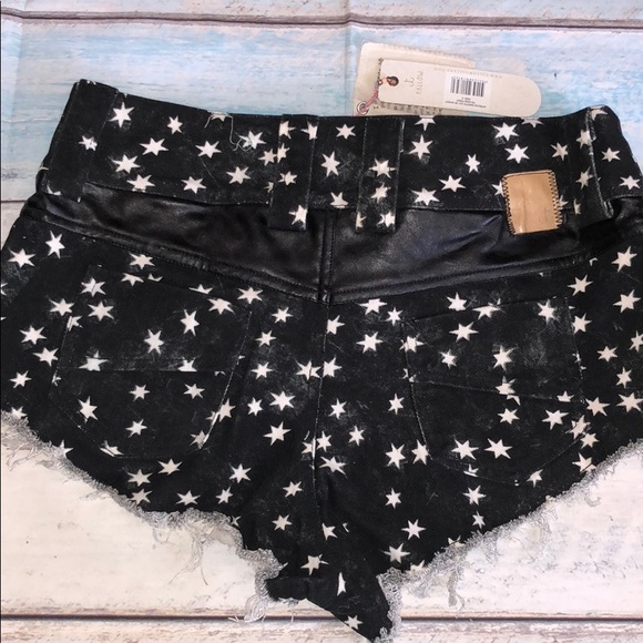 🆕 TALLOW AFRICAN NIGHTS DENIM SHORT IN STAR PRINT - Picture 3 of 8
